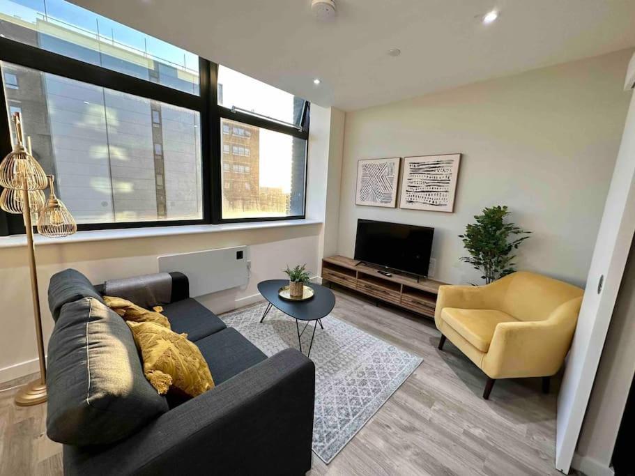 맨체스터 1 Bed Flat With View Of Old Trafford 아파트 외부 사진