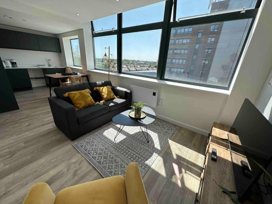맨체스터 1 Bed Flat With View Of Old Trafford 아파트 외부 사진