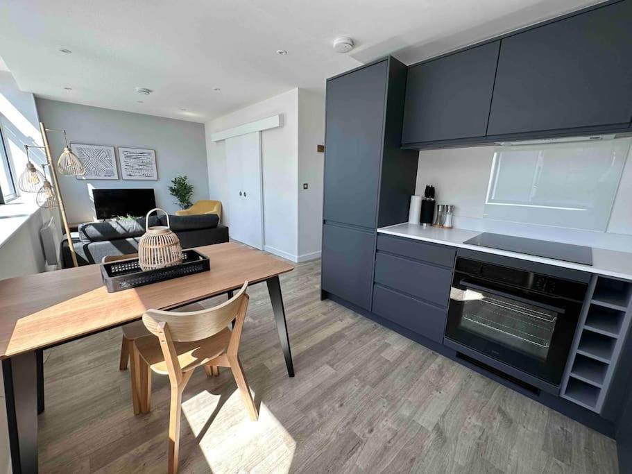 맨체스터 1 Bed Flat With View Of Old Trafford 아파트 외부 사진