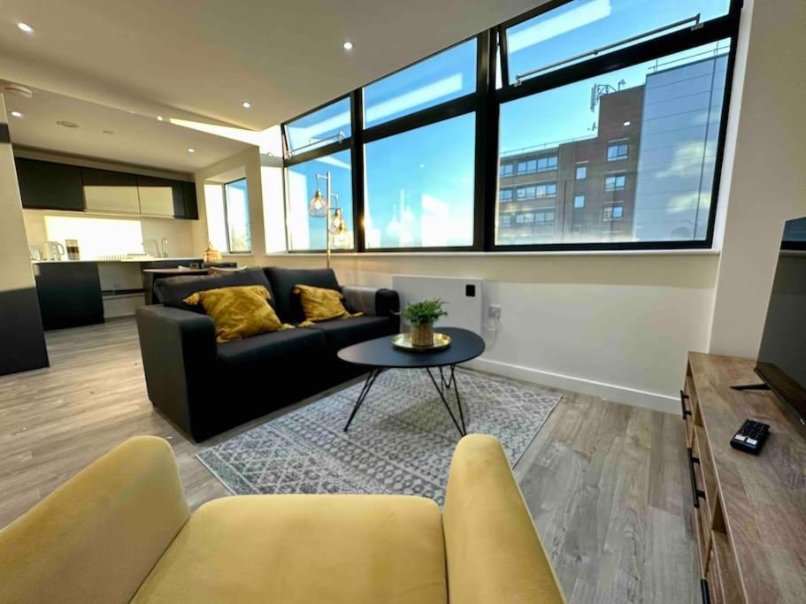 맨체스터 1 Bed Flat With View Of Old Trafford 아파트 외부 사진