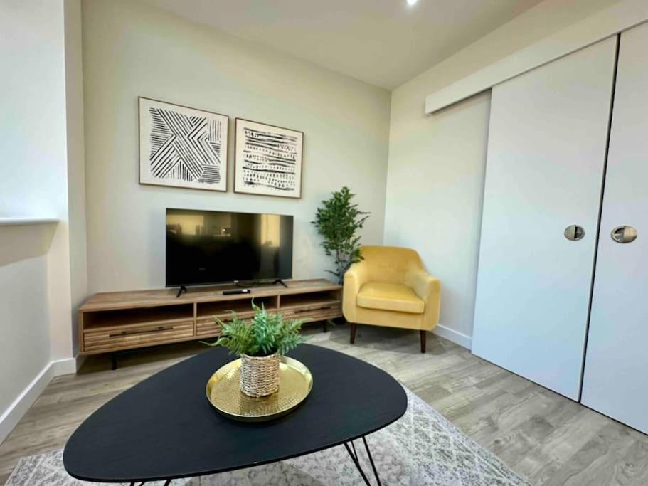 맨체스터 1 Bed Flat With View Of Old Trafford 아파트 외부 사진